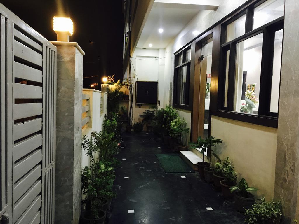 Отель Aaradhya Residency Агра Экстерьер фото
