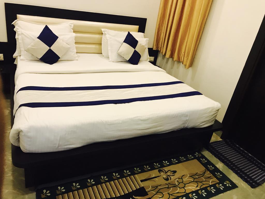 Отель Aaradhya Residency Агра Экстерьер фото